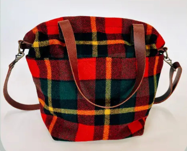 Collection 18 Buffalo Plaid Red Crossbody Purse, Women's Fashion, Bags &  Wallets, Cross-body Bags on Carousell